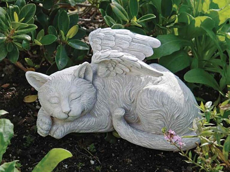 Cat decorative statue